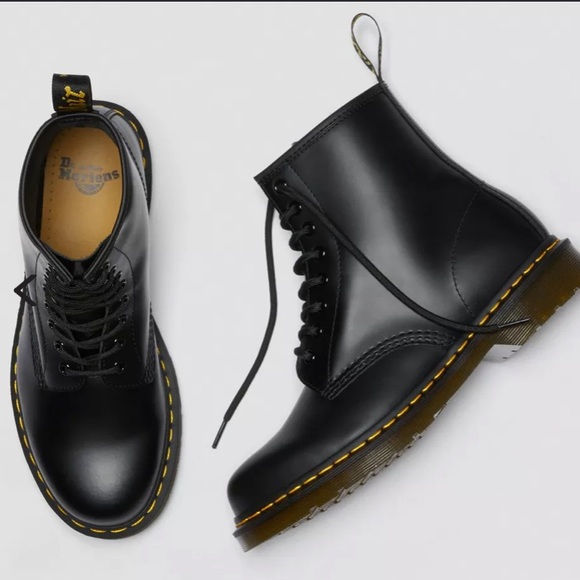 ⭐️ Dr. Martens | 1460 Smooth Leather Lace-up Boots | Black | US 9 - Picture 13 of 15